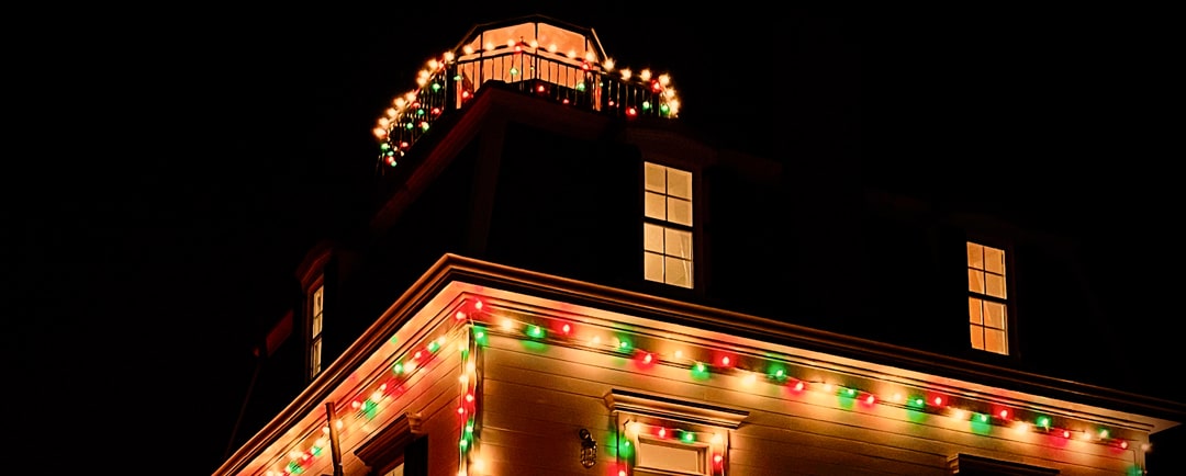 Pomham Rocks Lighthouse Heralds the Holidays with 1000 Lights