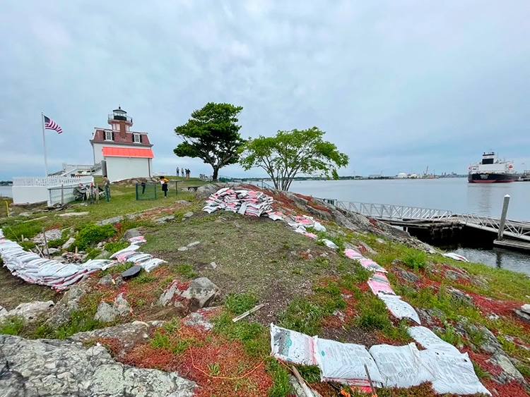 Fence project at Pomham Rocks Lighthouse