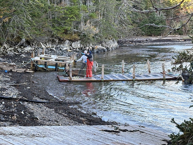 Stowing floats in a cove